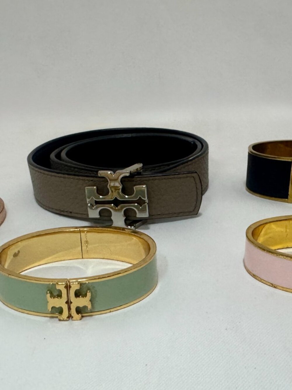 TORI BURCH GOLD BRACLET SET WITH LEATHER BELT SIZE SM